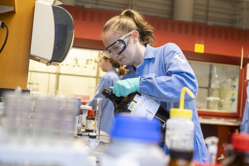 Jenna Krussman '24 working in one of the chemistry labs